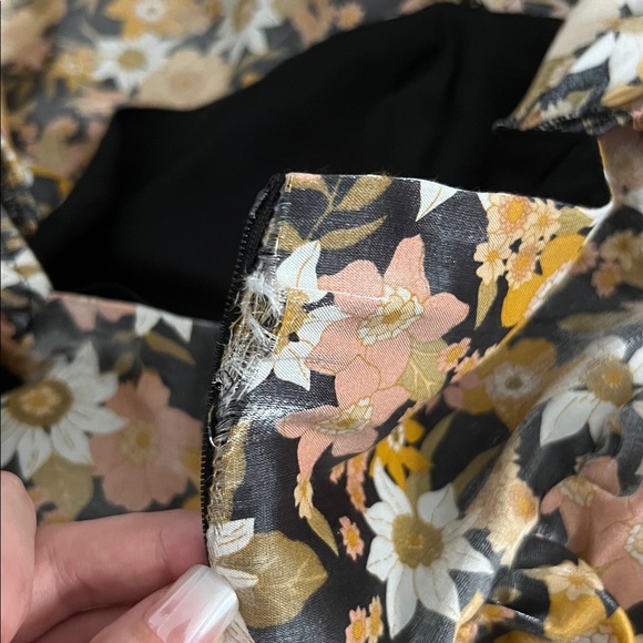 Storia Multicolor Floral Dress with Puff Sleeves - Picture 8 of 8